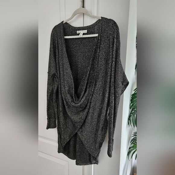 Kaisely Gold Metallic Thread / Black Twist Front Sweater - Picture 1 of 4